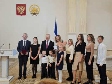 10 семей республики удостоены государственной награды «Родительская доблесть»