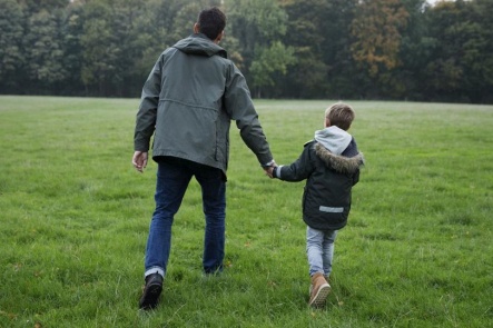 Госдума приняла закон о дополнительной поддержке отцов-одиночек